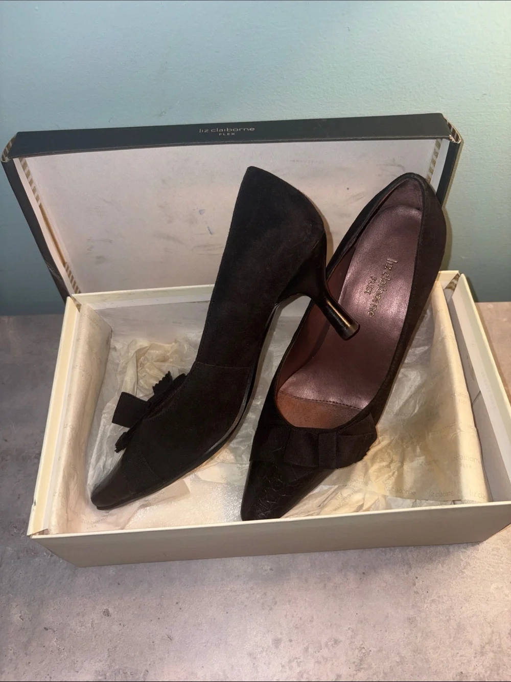 Liz Claiborne Black Suede Pointed Toe Pumps with Bow Accent